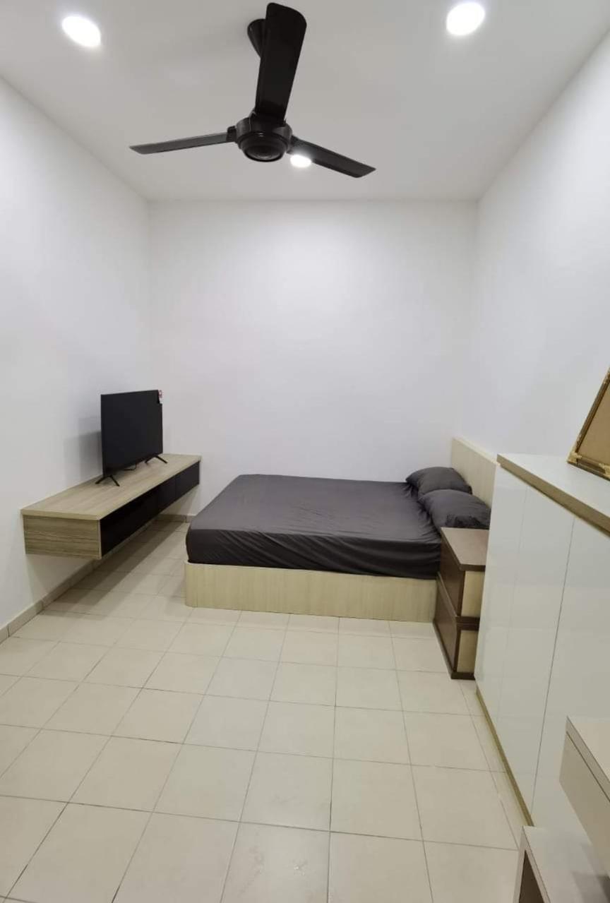 Infinity Homestay Bandar Cemerlang Ulu Tiram Extérieur photo